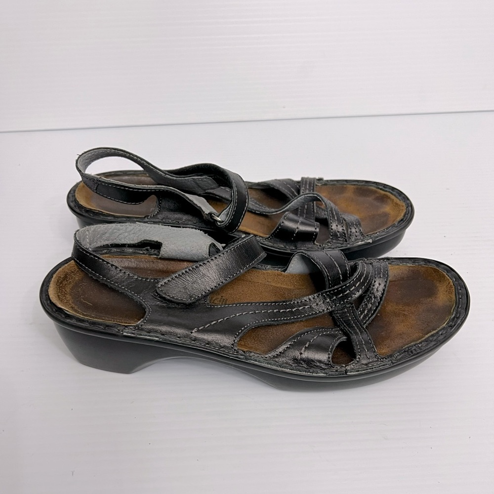 Naot sandals women’s black Sz 38 EUR